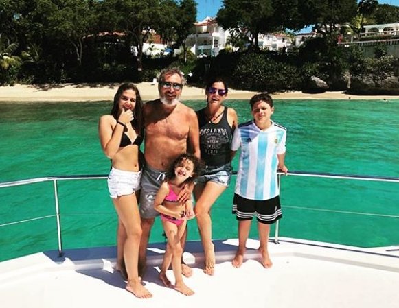 Pamela David Y Daniel Vila En Familia A Full Con El Caribe Laubfal